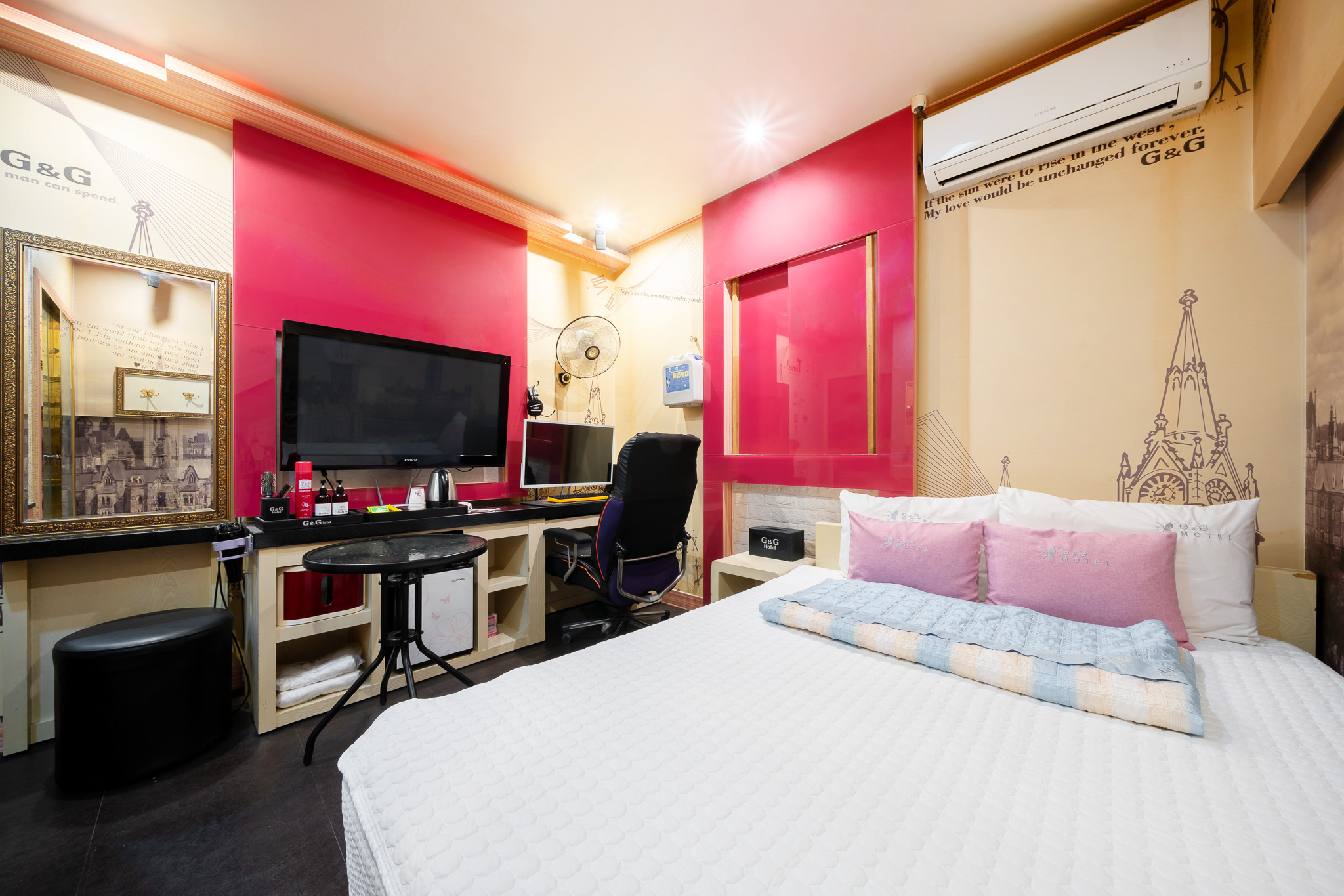 room detail thumbnail 1