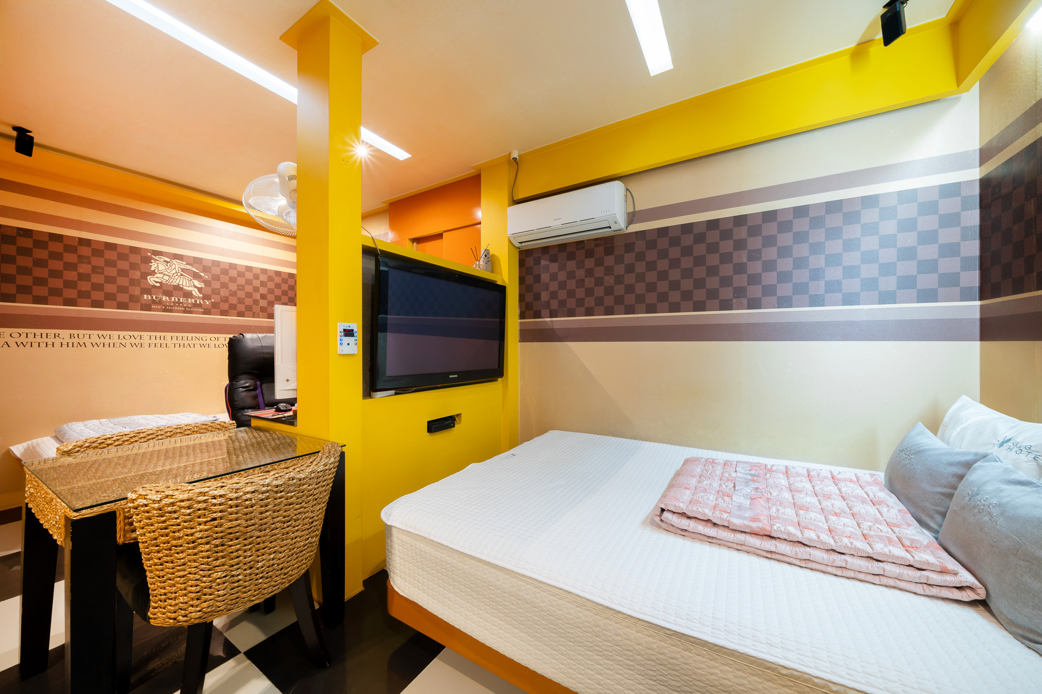 room detail thumbnail 2