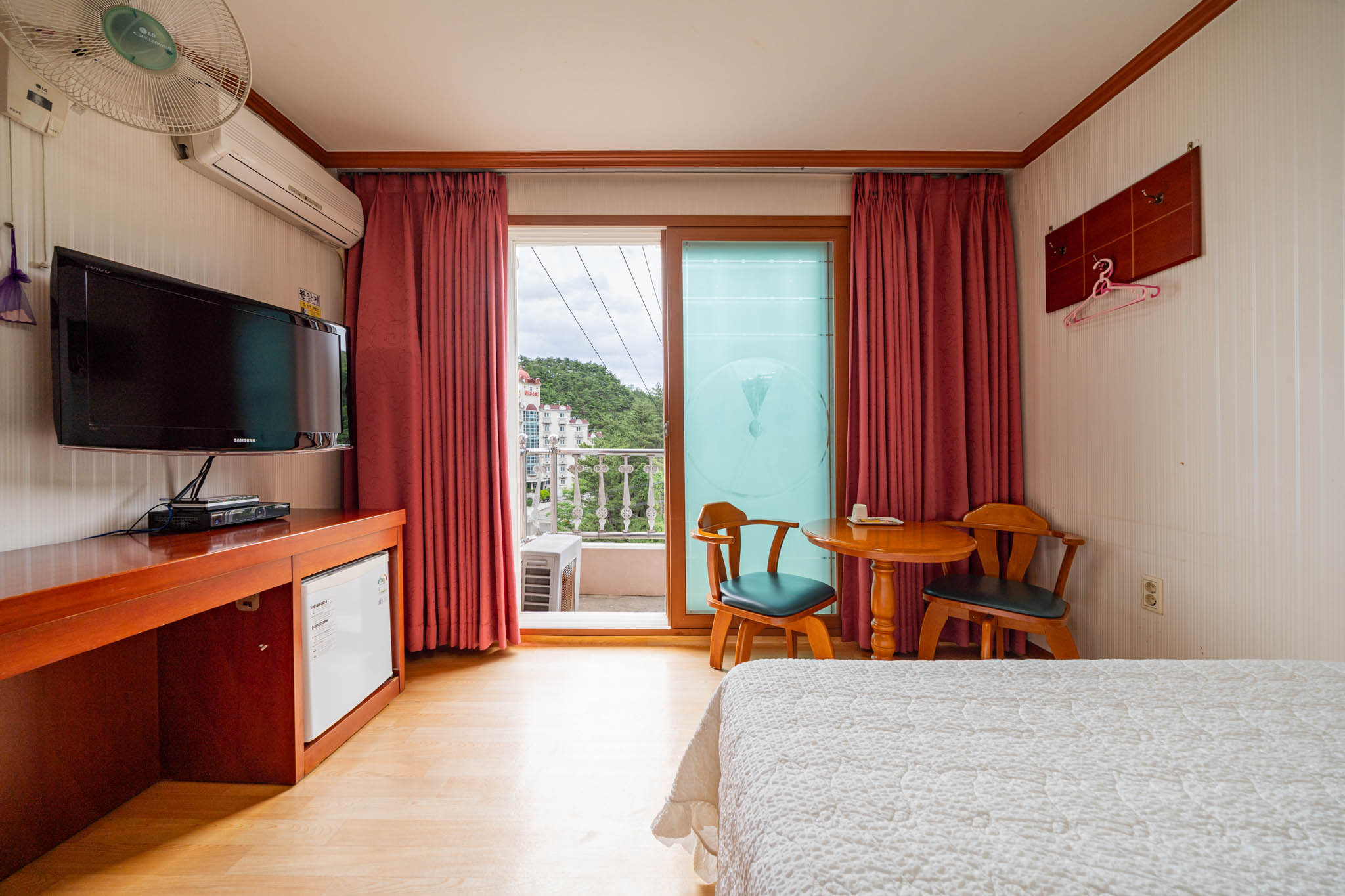 room detail thumbnail 0