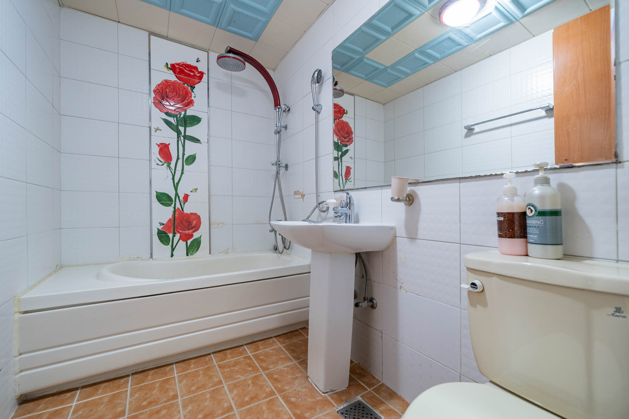 room detail thumbnail 1