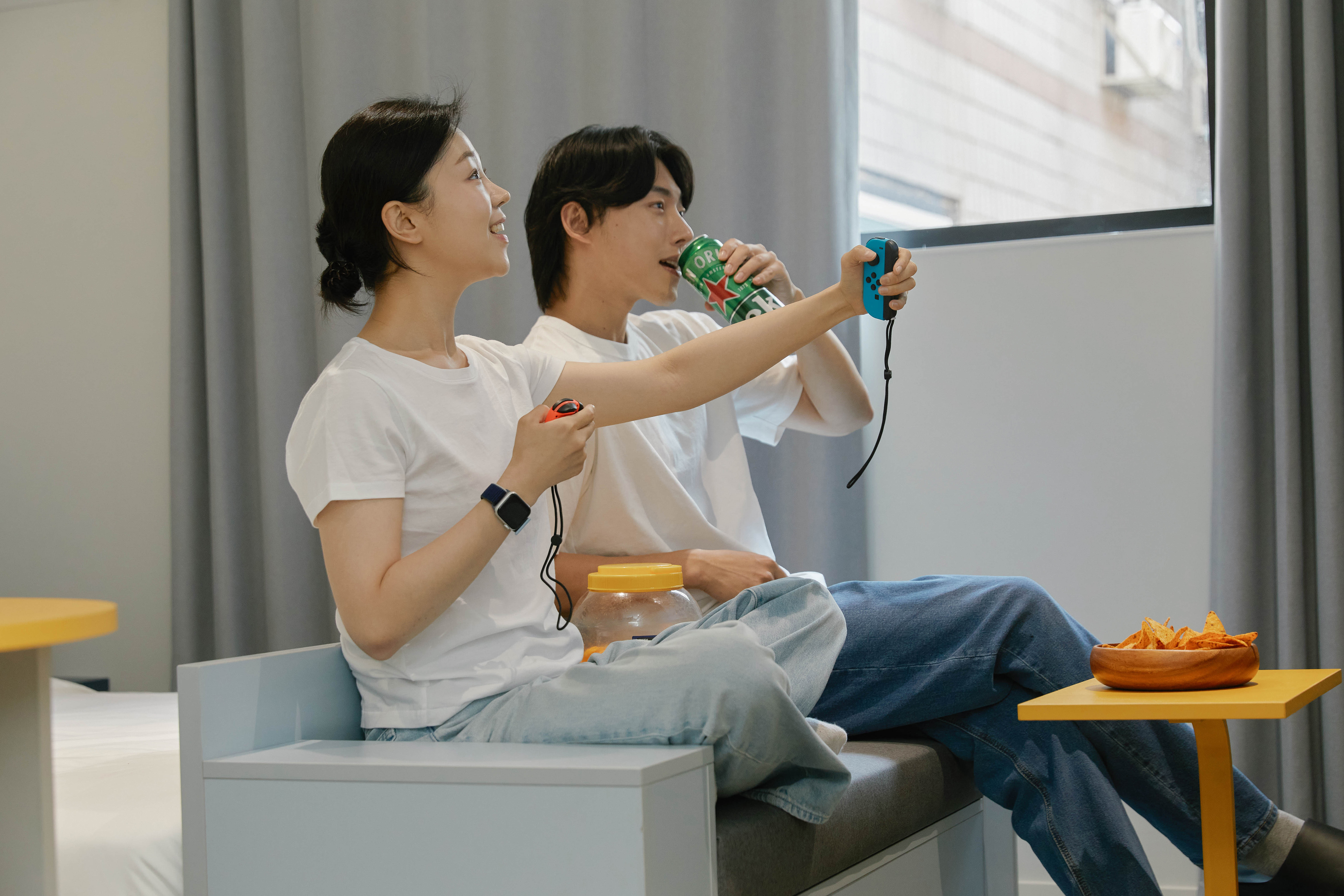 room detail thumbnail 2