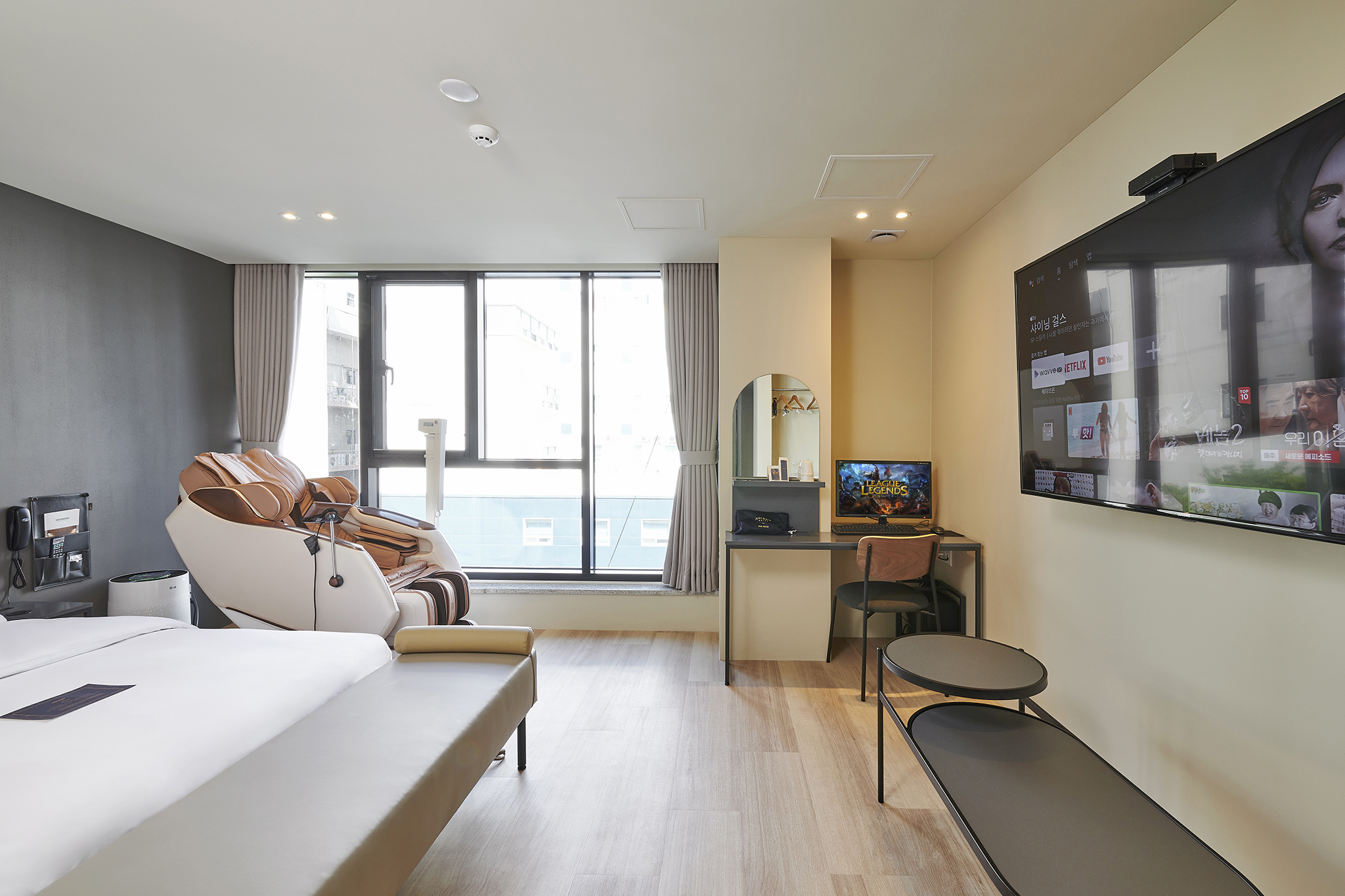 room detail thumbnail 2