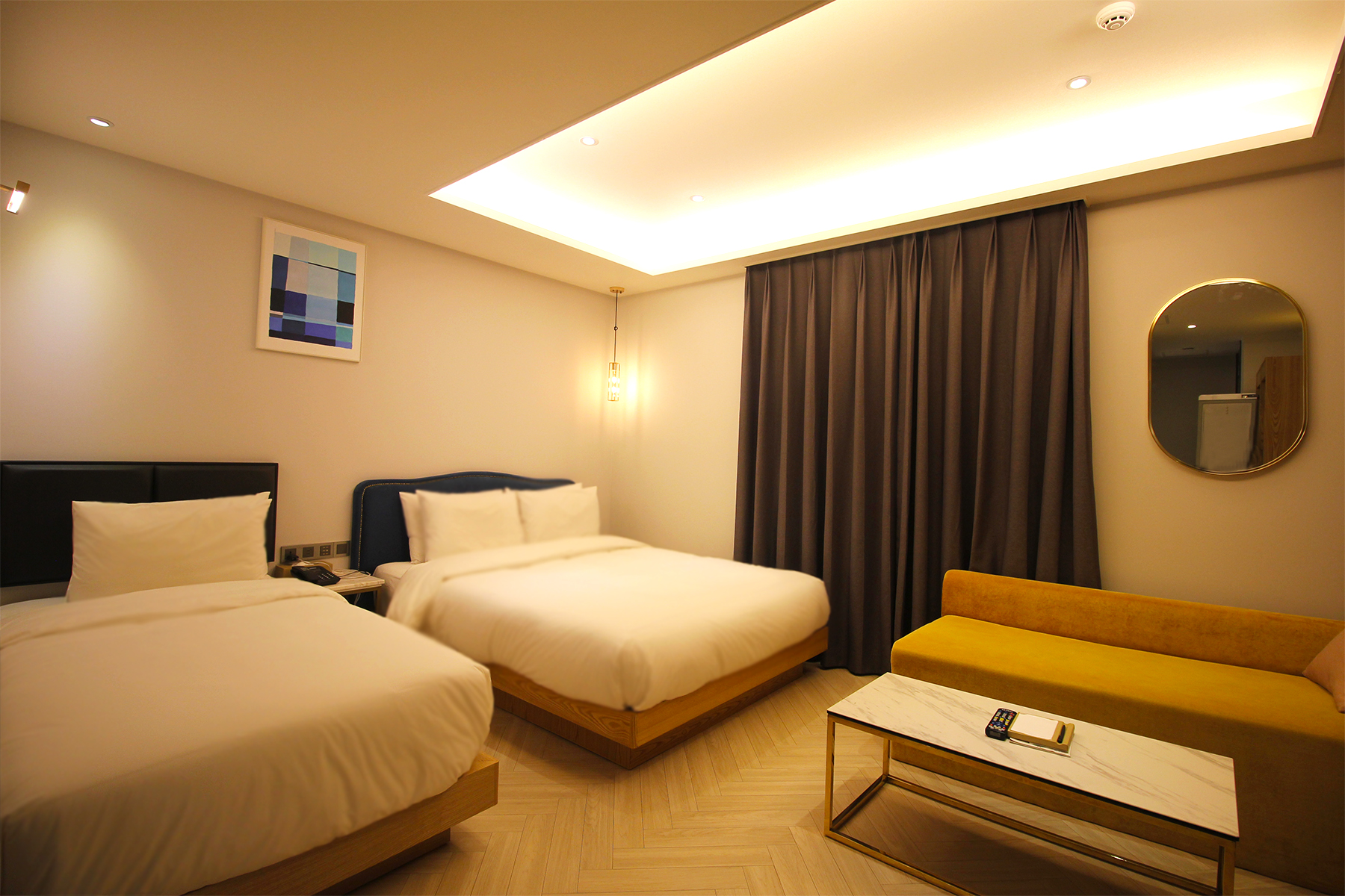 room detail thumbnail 1