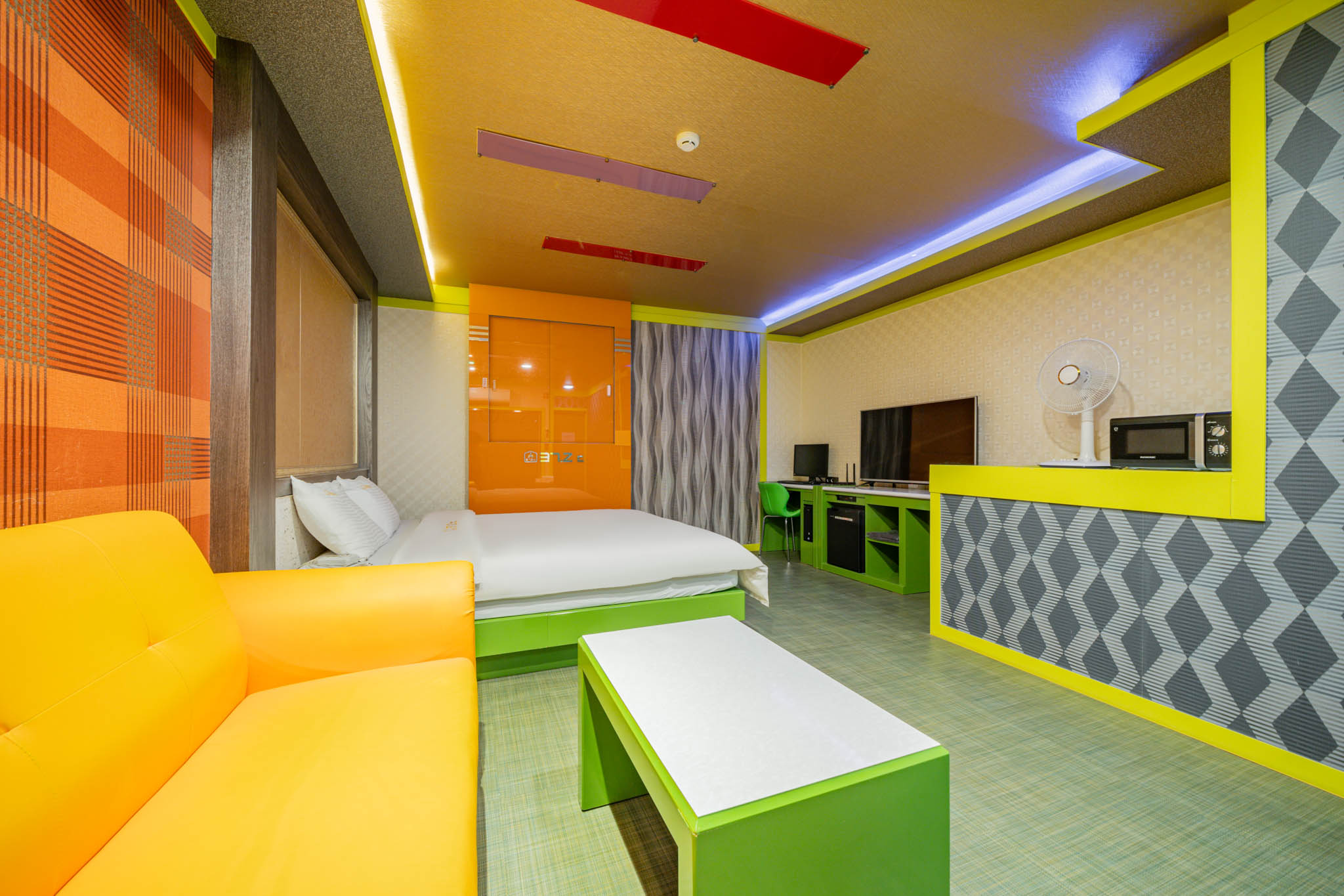 room detail thumbnail 1