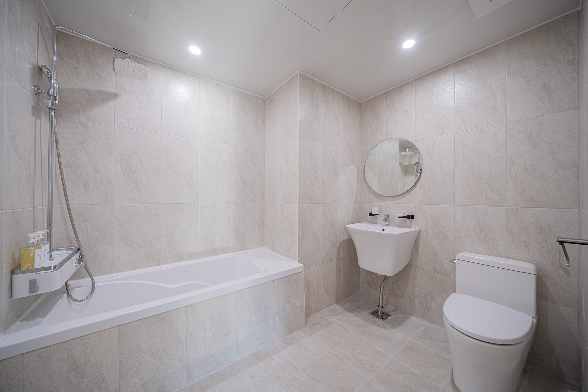 room detail thumbnail 2