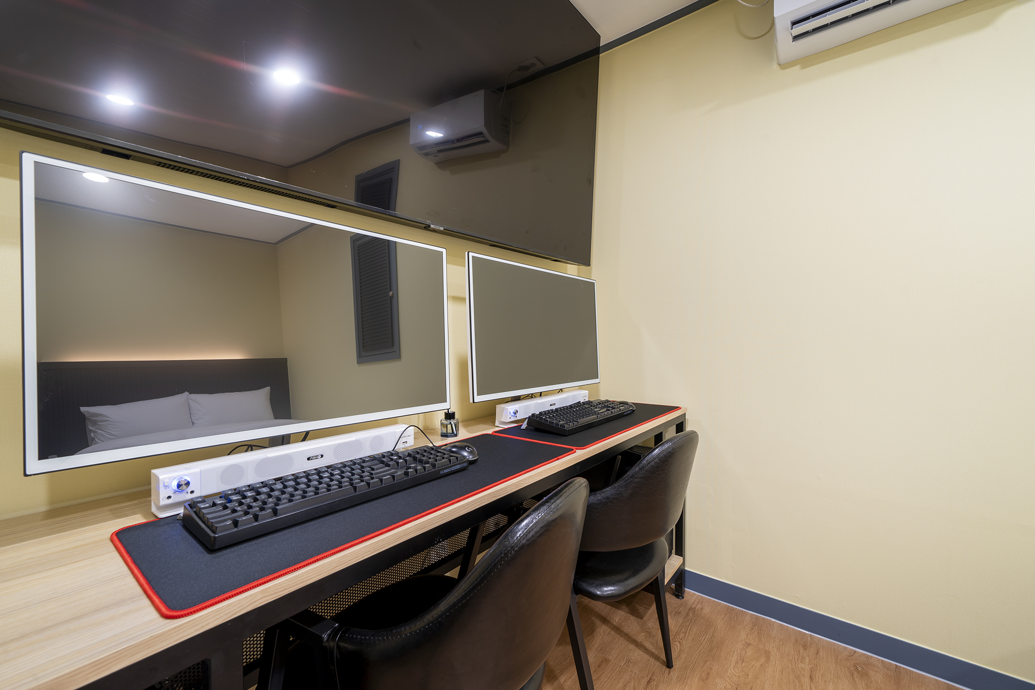 room detail thumbnail 1