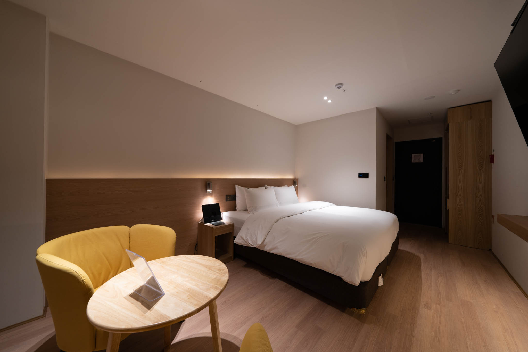 room detail thumbnail 2