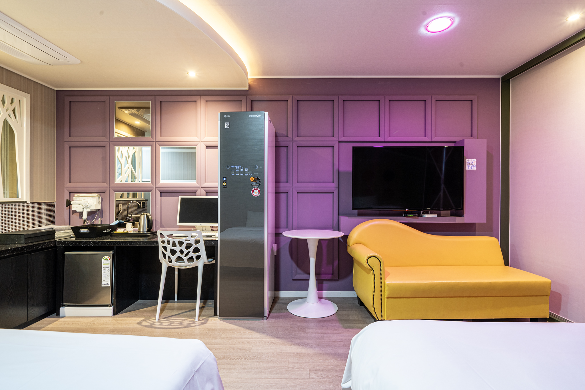 room detail thumbnail 2