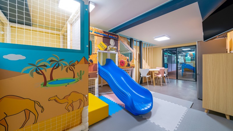 room detail thumbnail 2