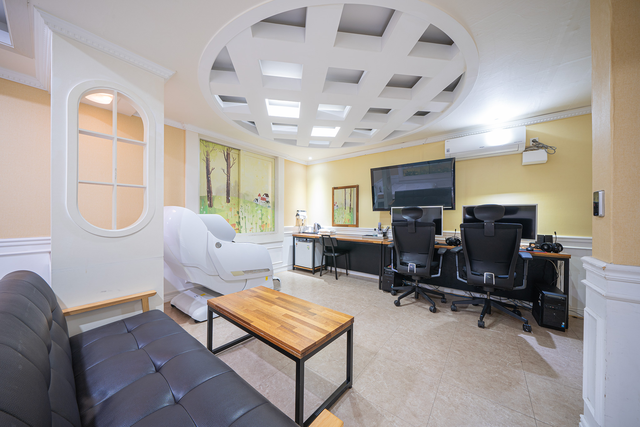 room detail thumbnail 2