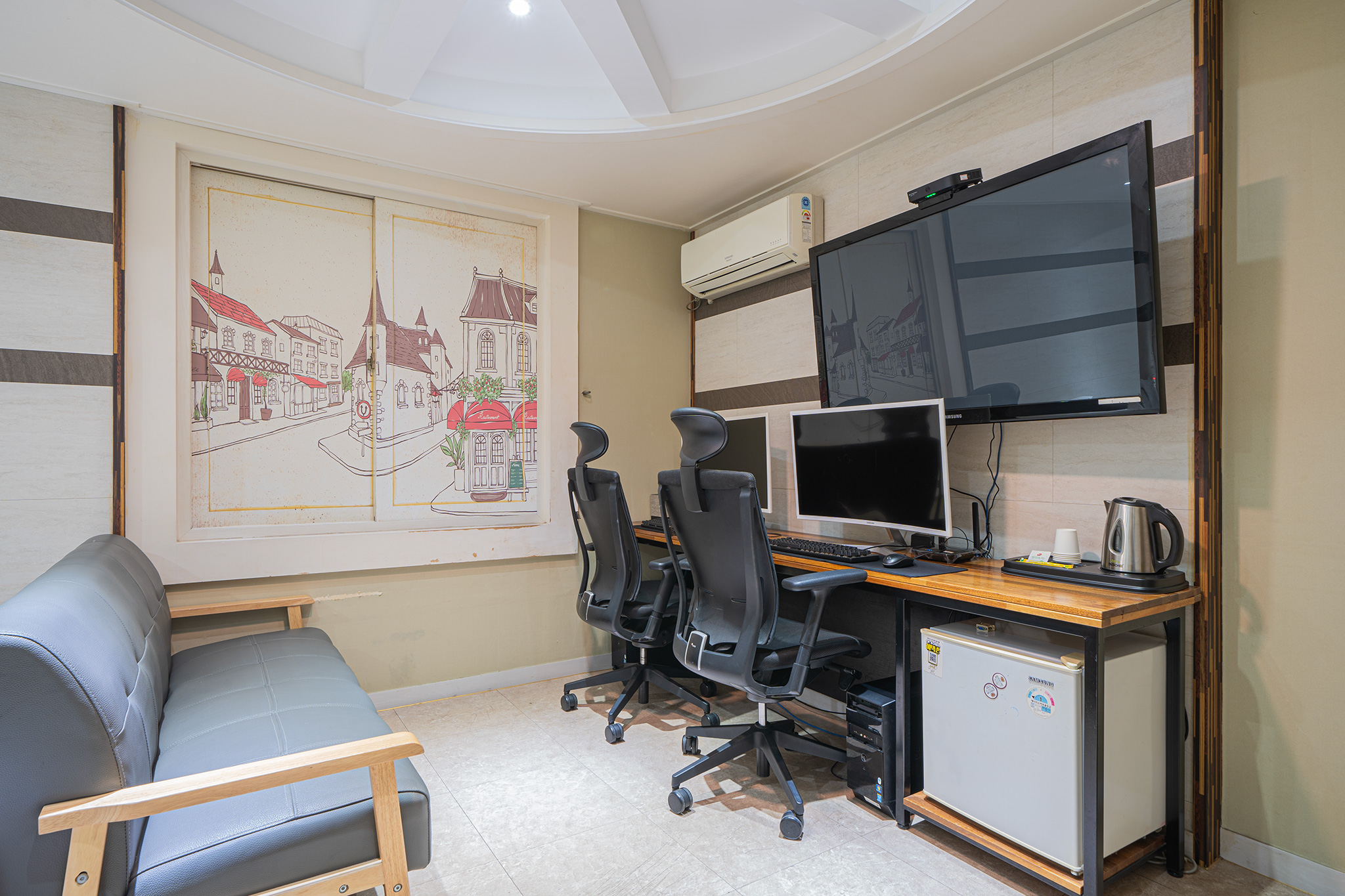 room detail thumbnail 2