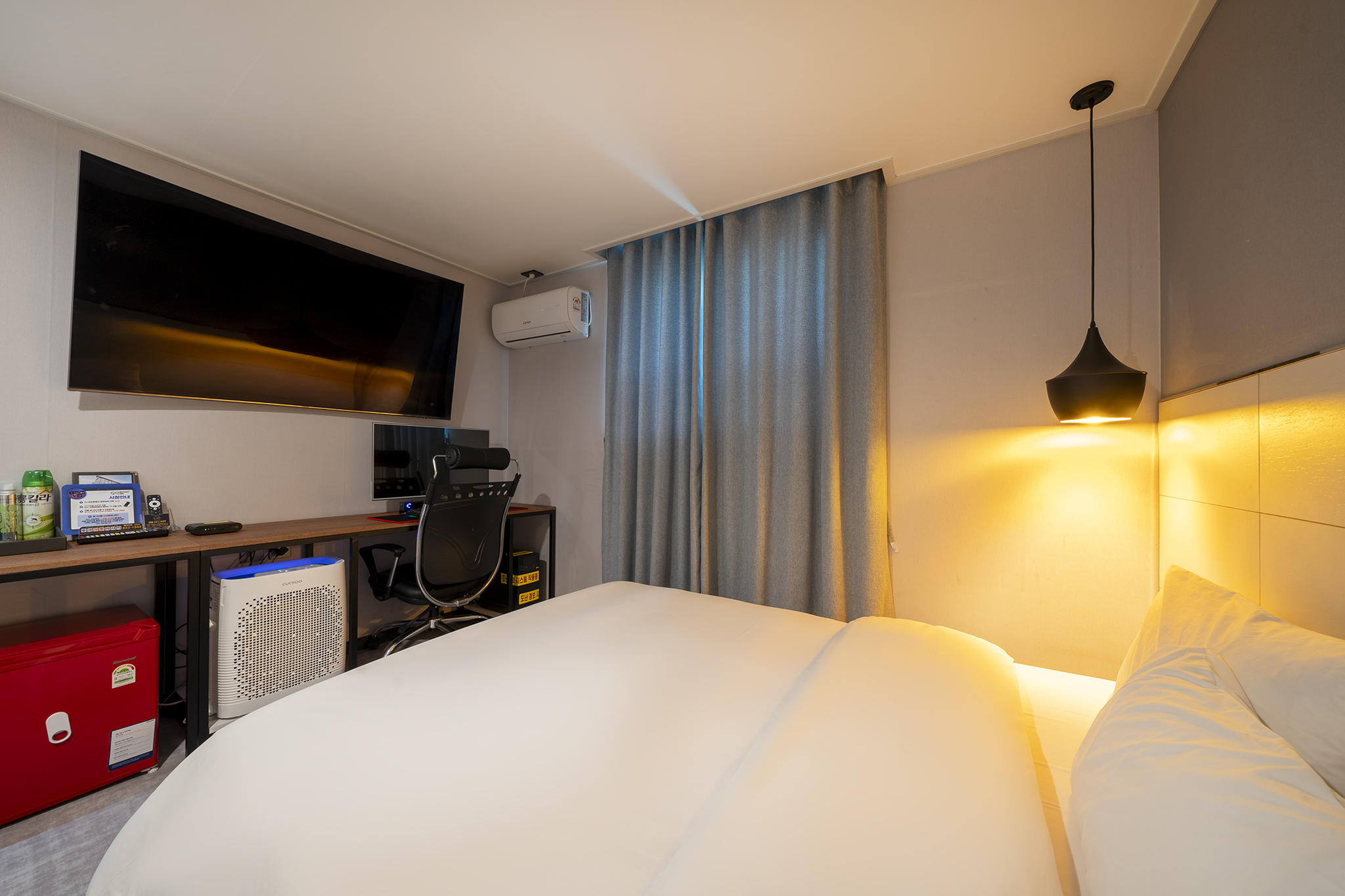 room detail thumbnail 2