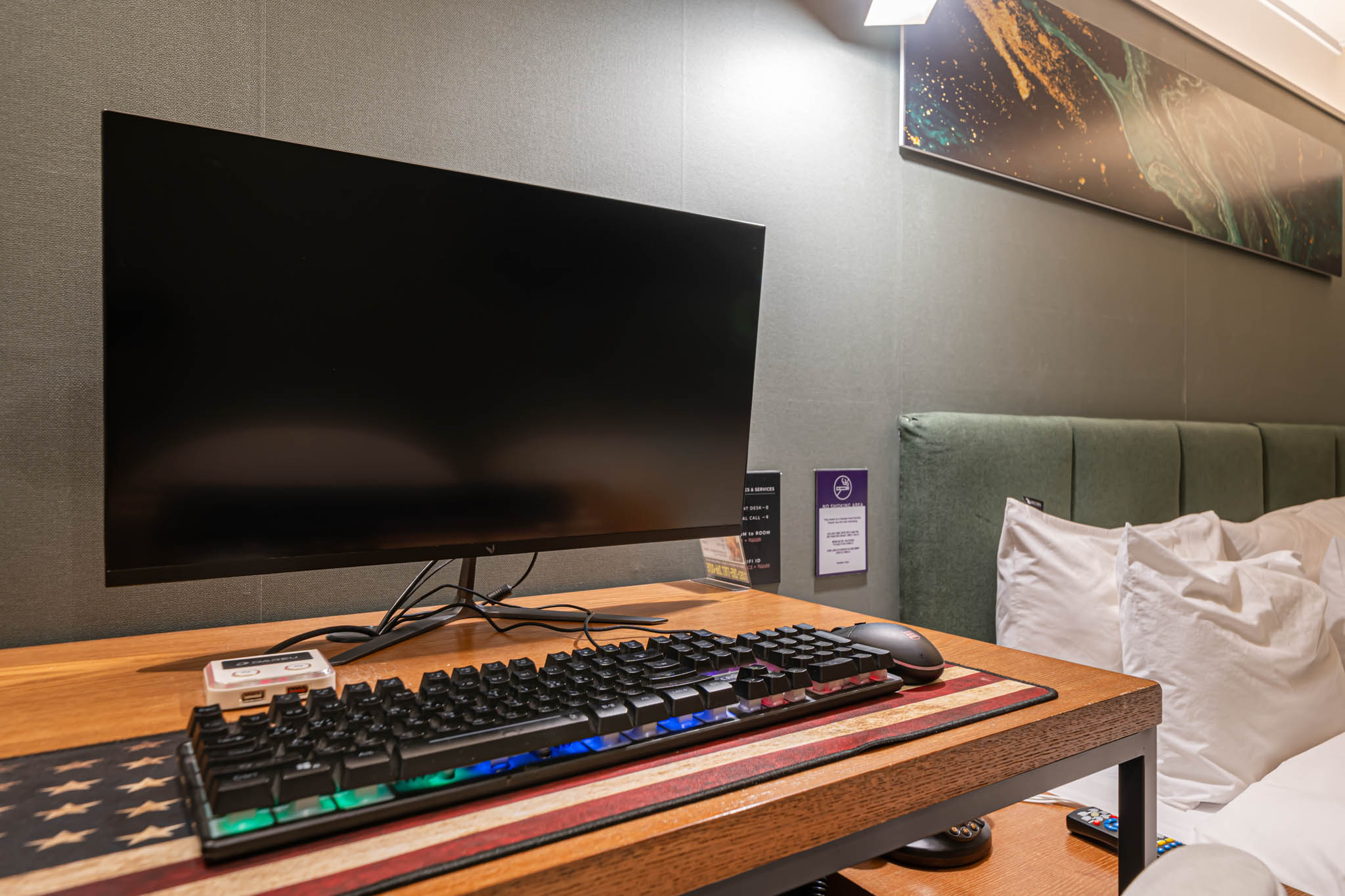 room detail thumbnail 2