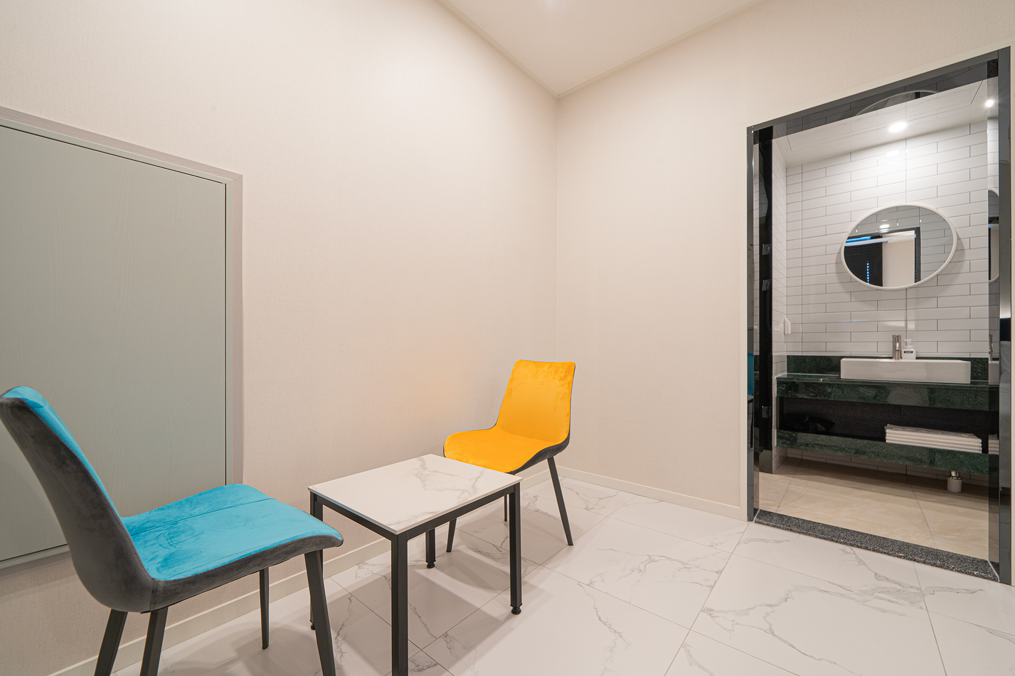 room detail thumbnail 2