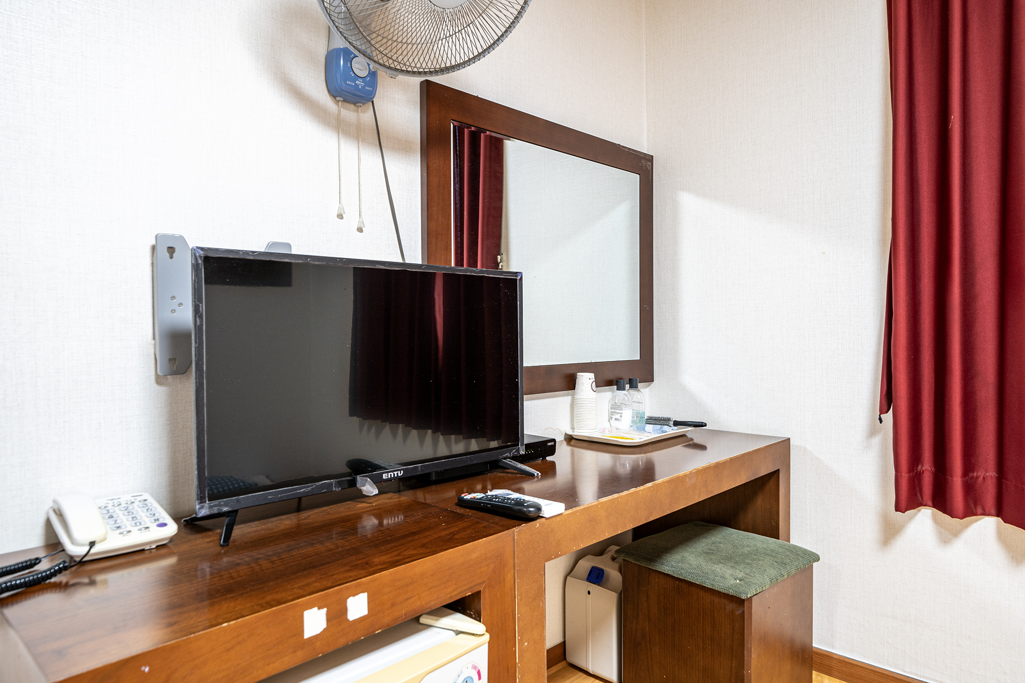 room detail thumbnail 1