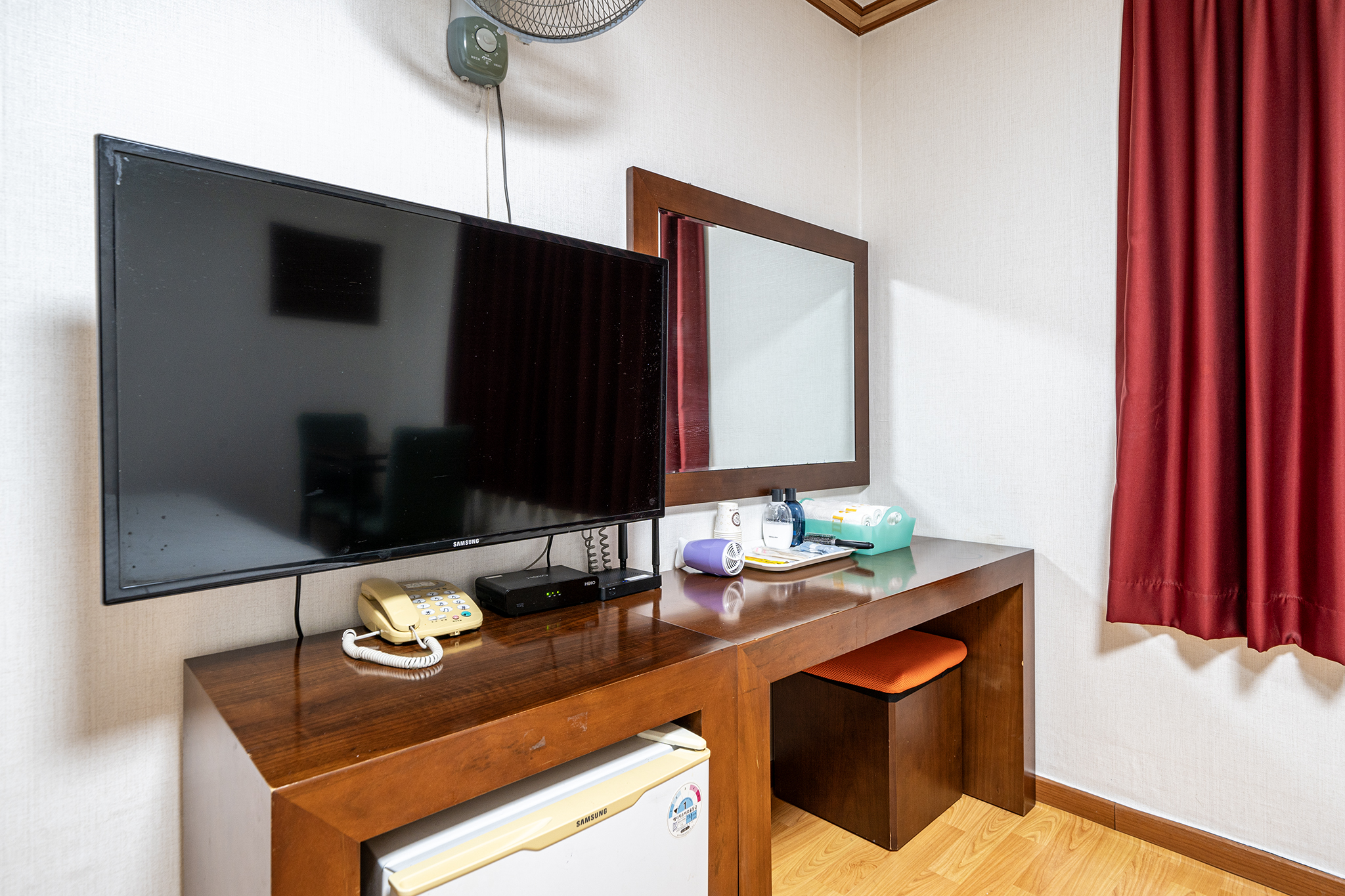 room detail thumbnail 1