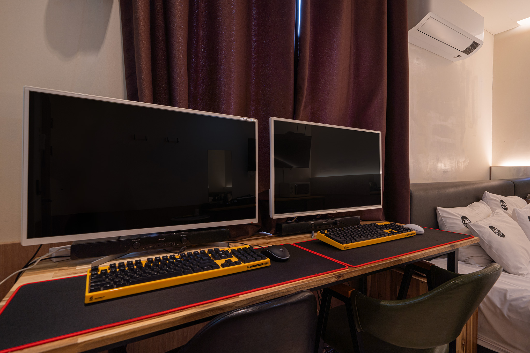 room detail thumbnail 1