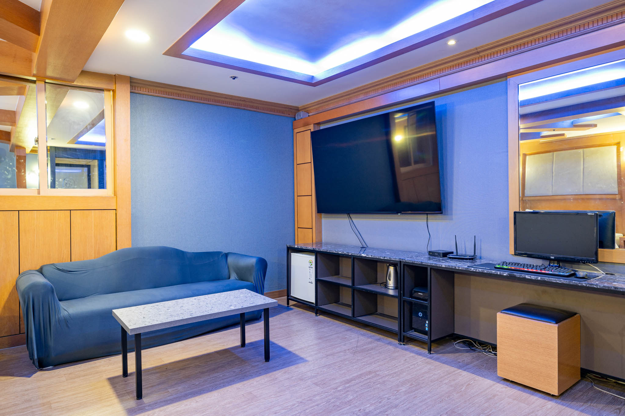 room detail thumbnail 1