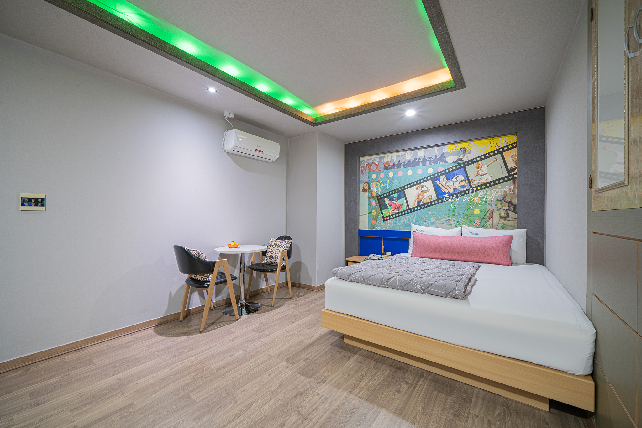 room detail thumbnail 2