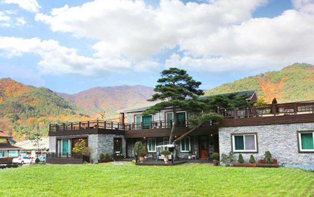 무주 파인트리하우스펜션