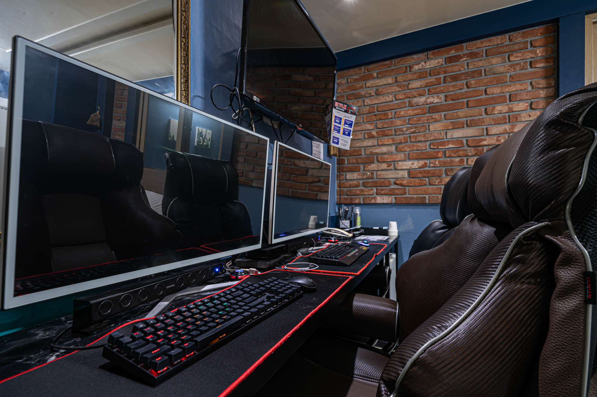 room detail thumbnail 2