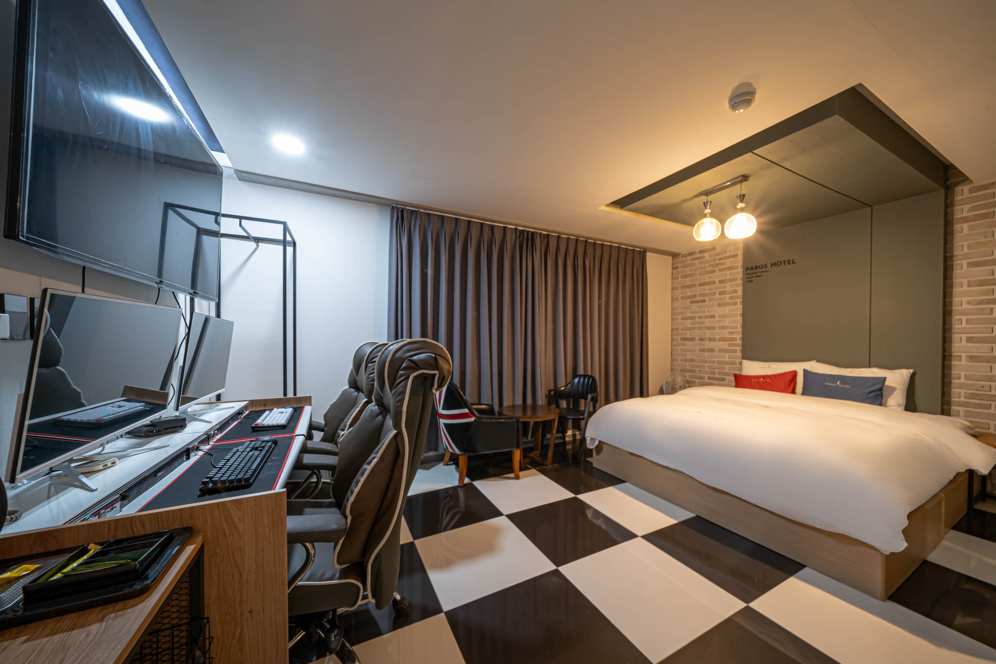 room detail thumbnail 1