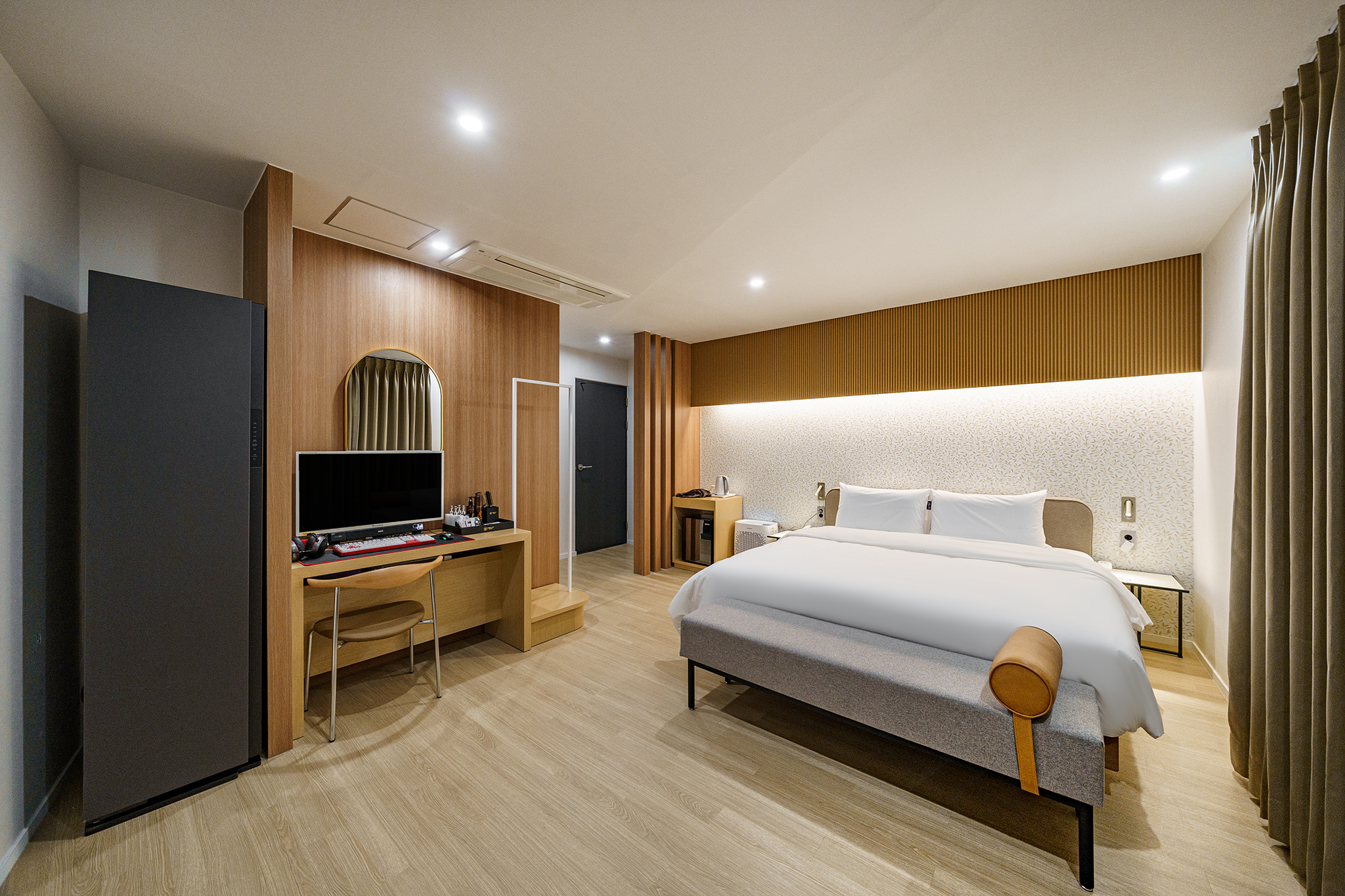 디럭스A-1PC(고사양PC 2060-2080 10세대)(에어드레서 구비, 넷플릭스 가능, 공기청정기, 욕조, 스마트TV 65\