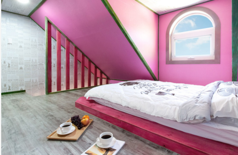 room detail thumbnail 2