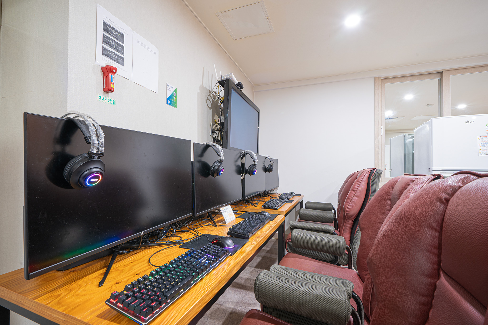room detail thumbnail 2