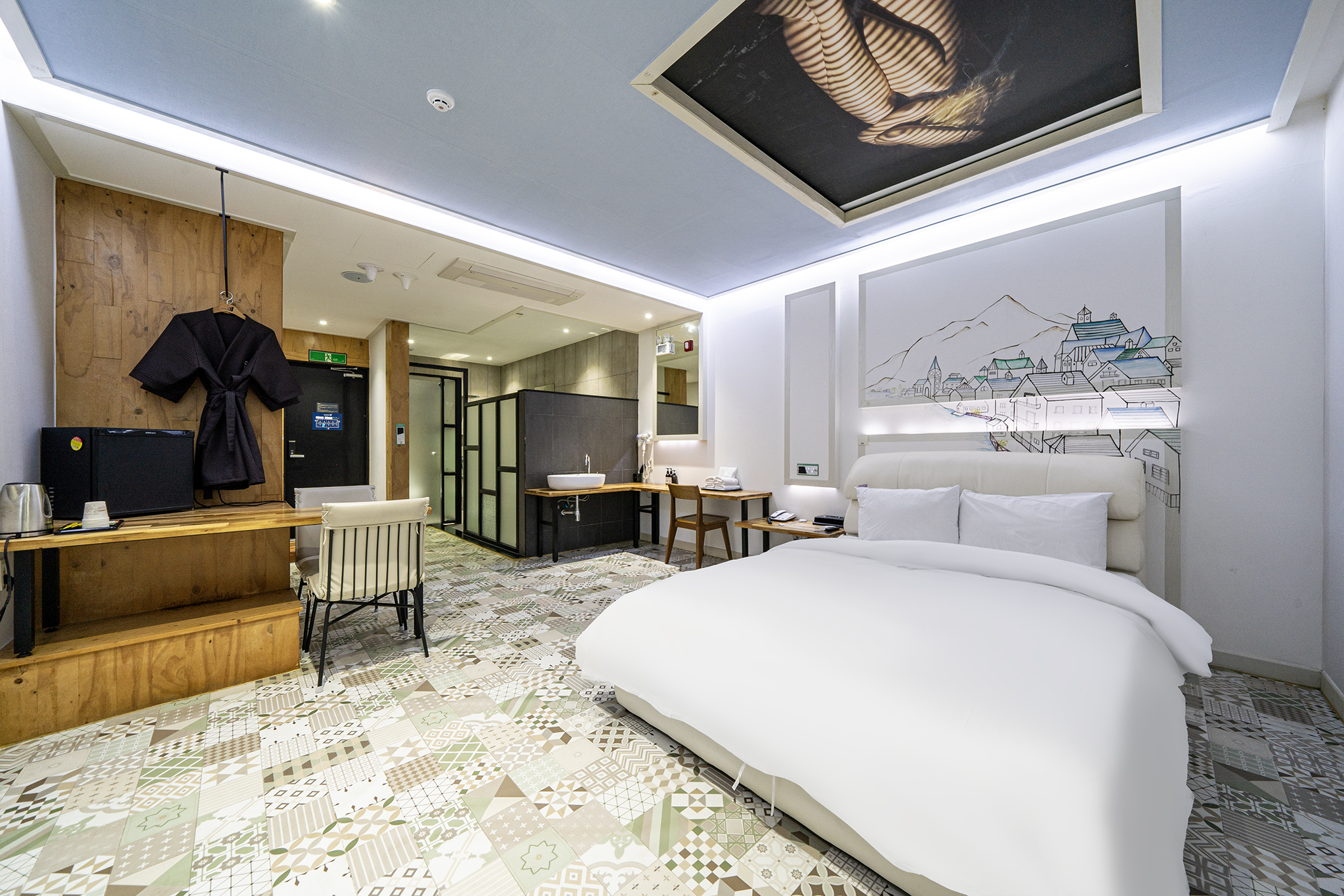 room detail thumbnail 1