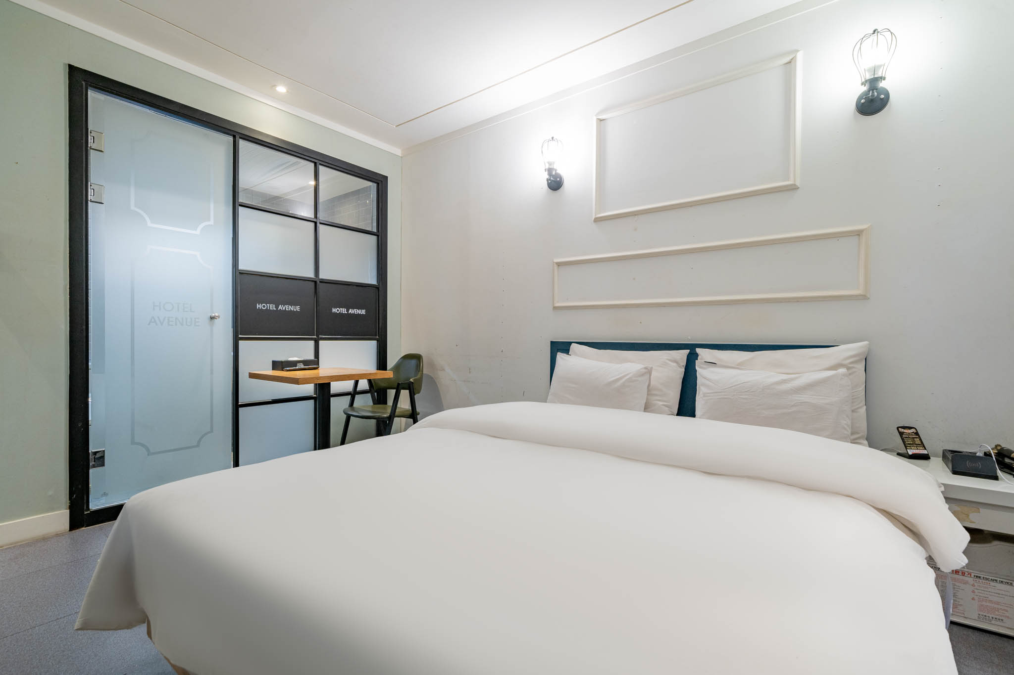 room detail thumbnail 1