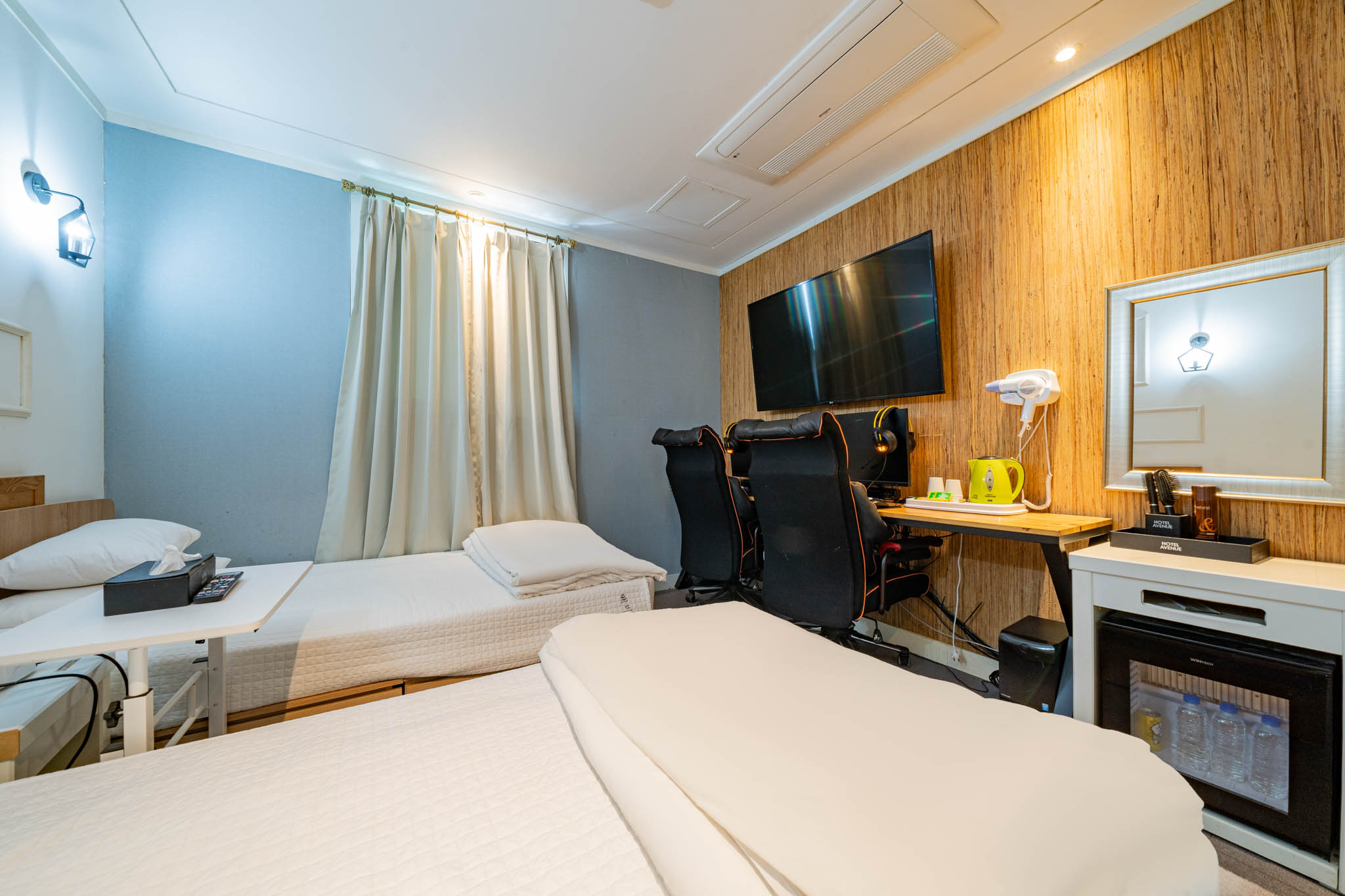 room detail thumbnail 1