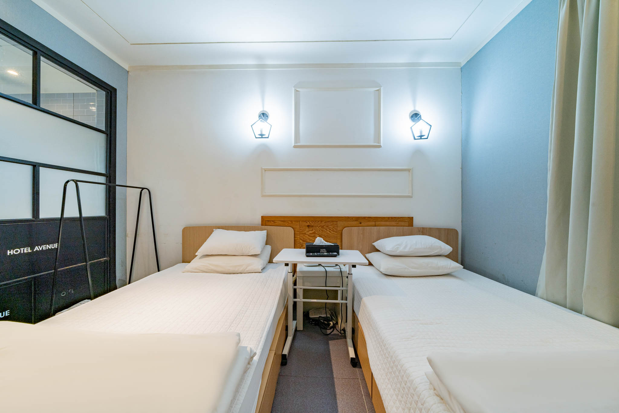 room detail thumbnail 2