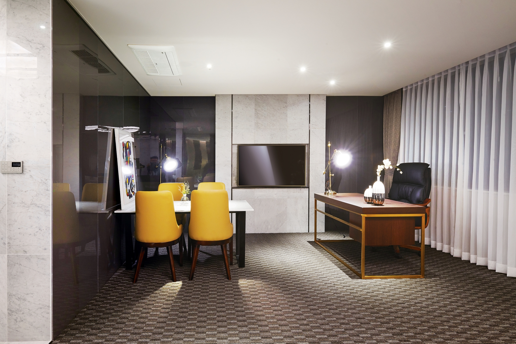 room detail thumbnail 2
