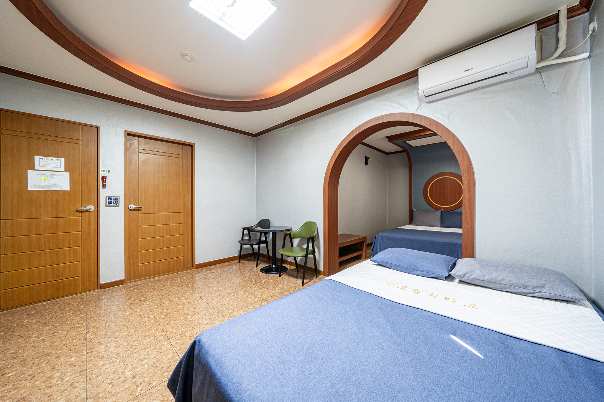 room detail thumbnail 1