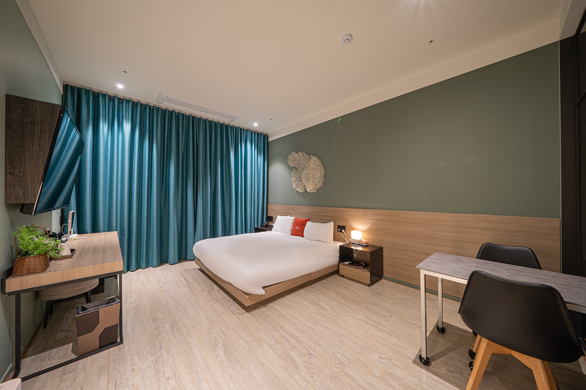 room detail thumbnail 0