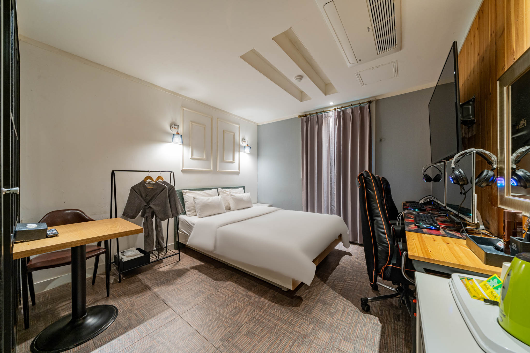 room detail thumbnail 0