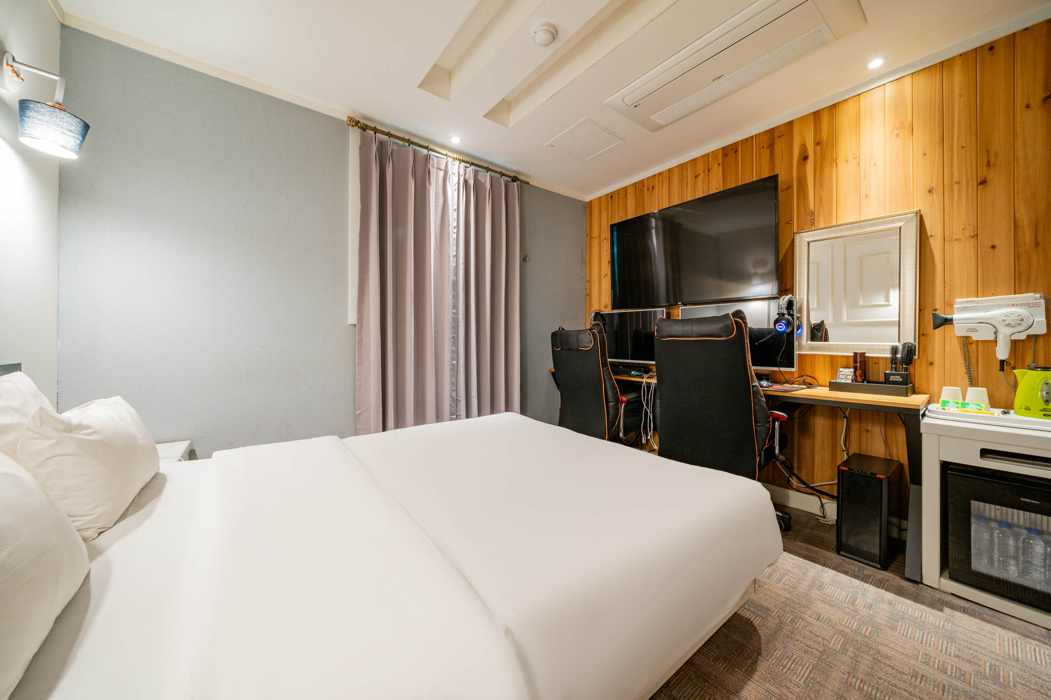 room detail thumbnail 1