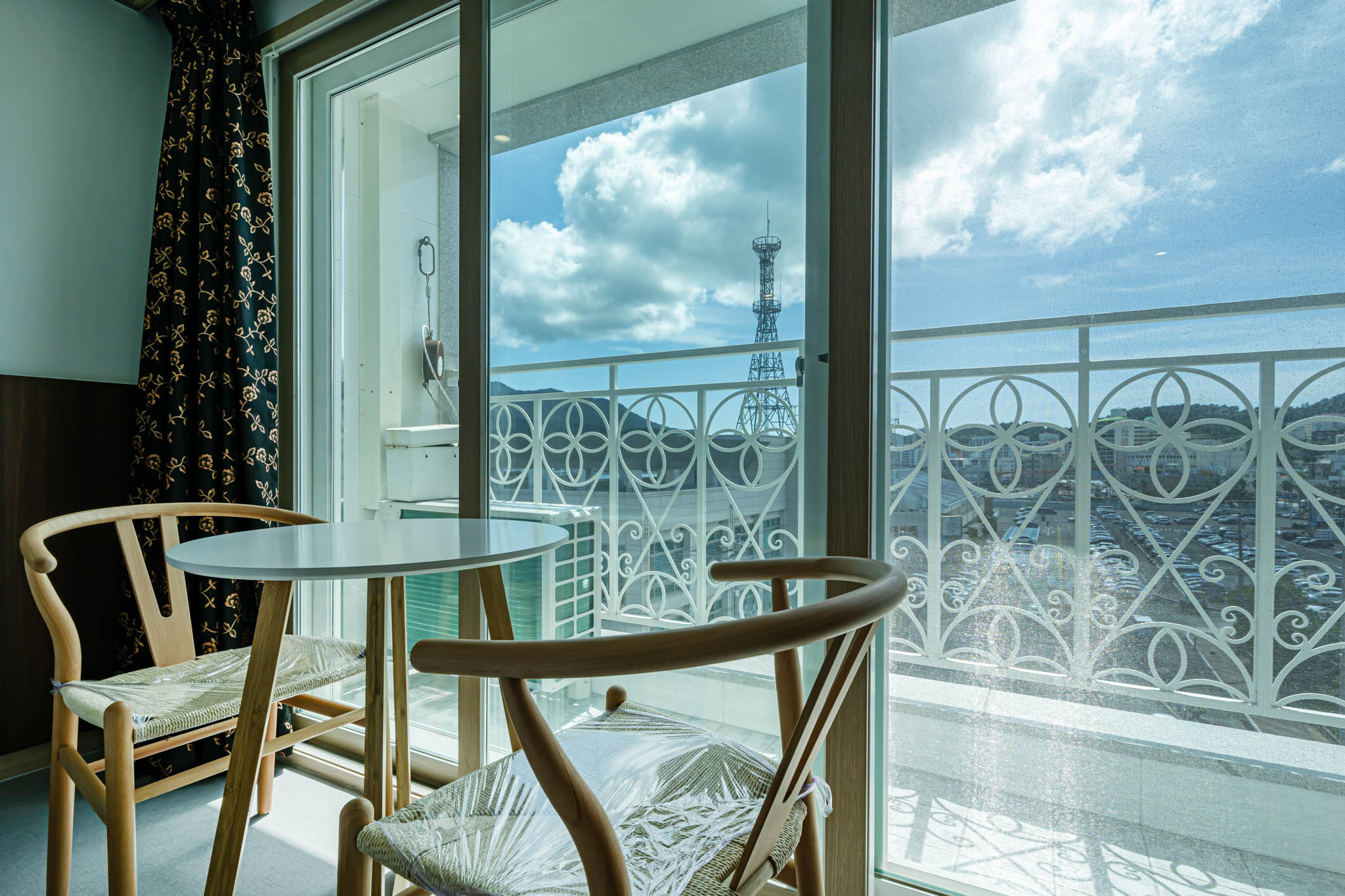 room detail thumbnail 2