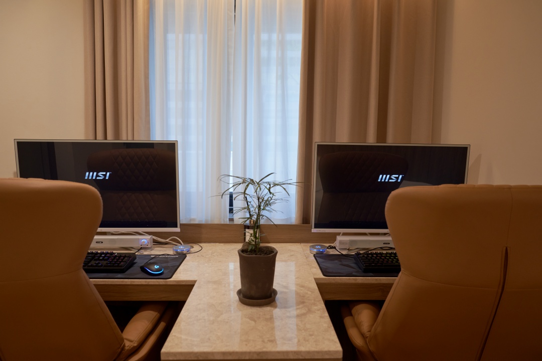 room detail thumbnail 2