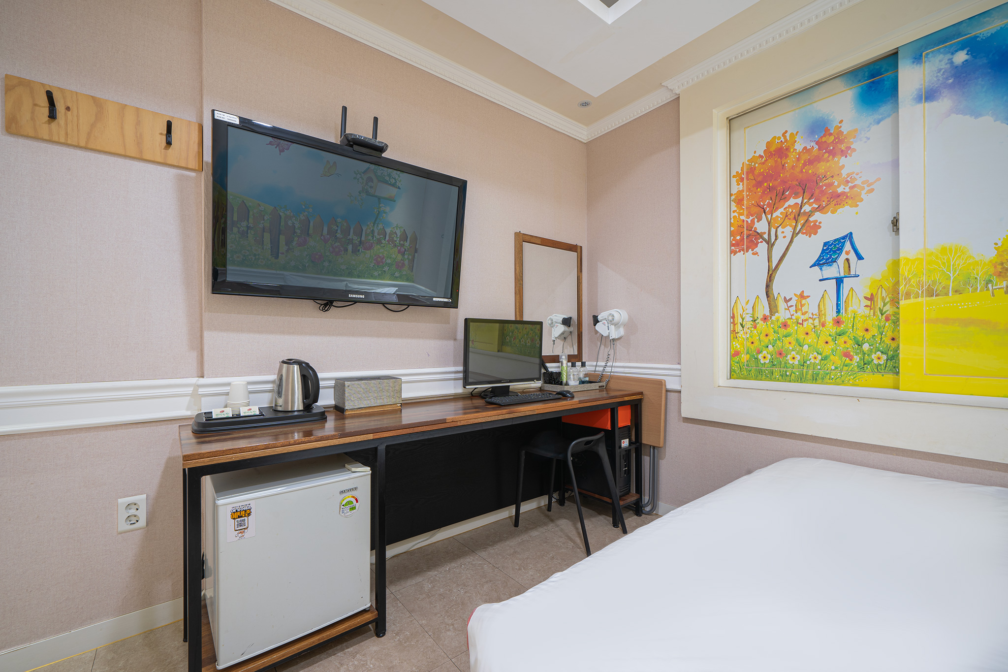 room detail thumbnail 1