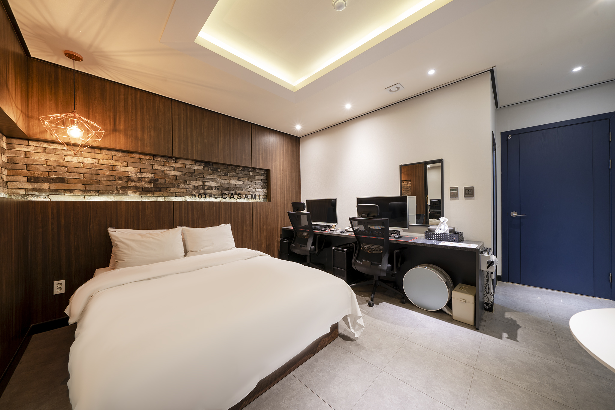 room detail thumbnail 2