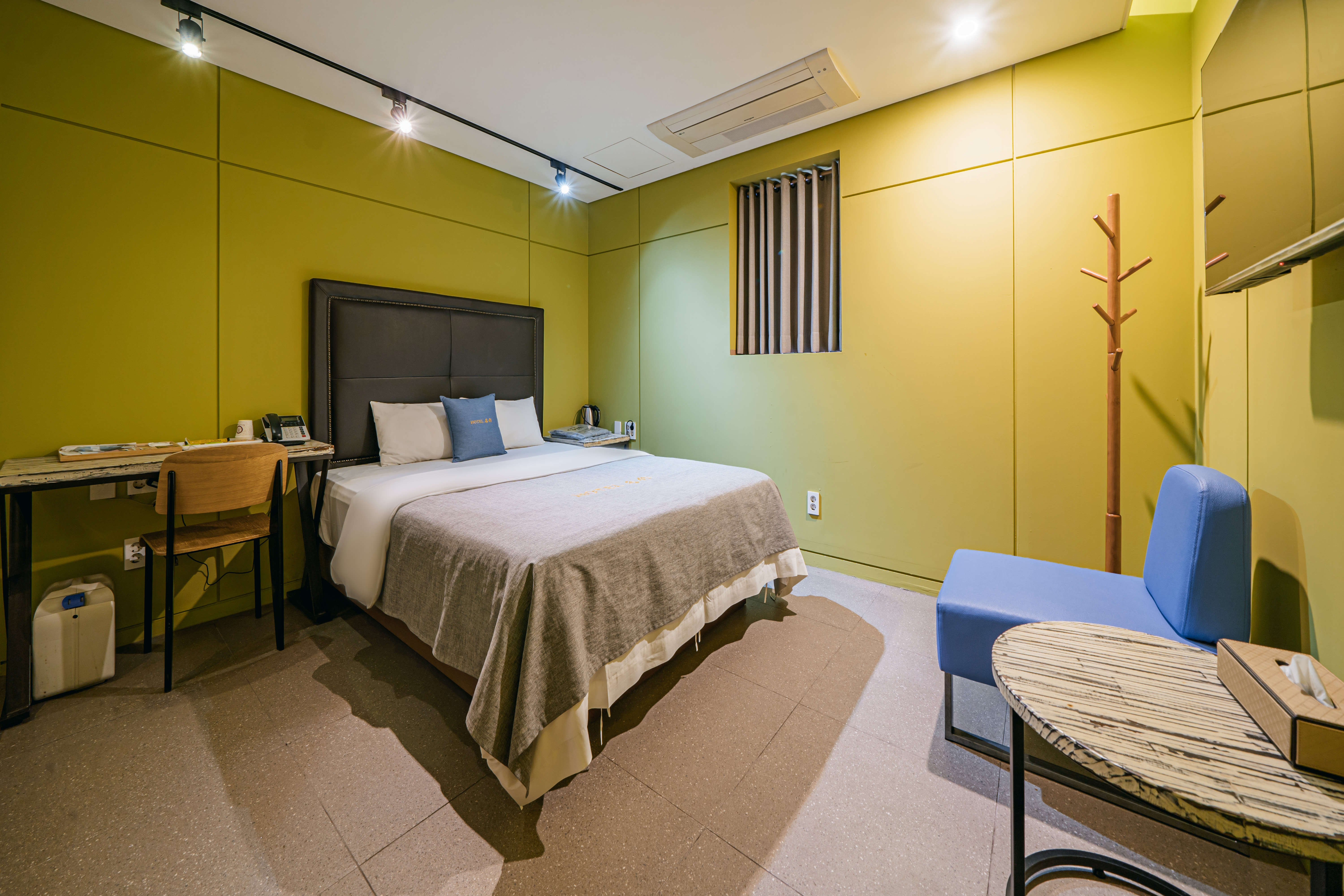 room detail thumbnail 0