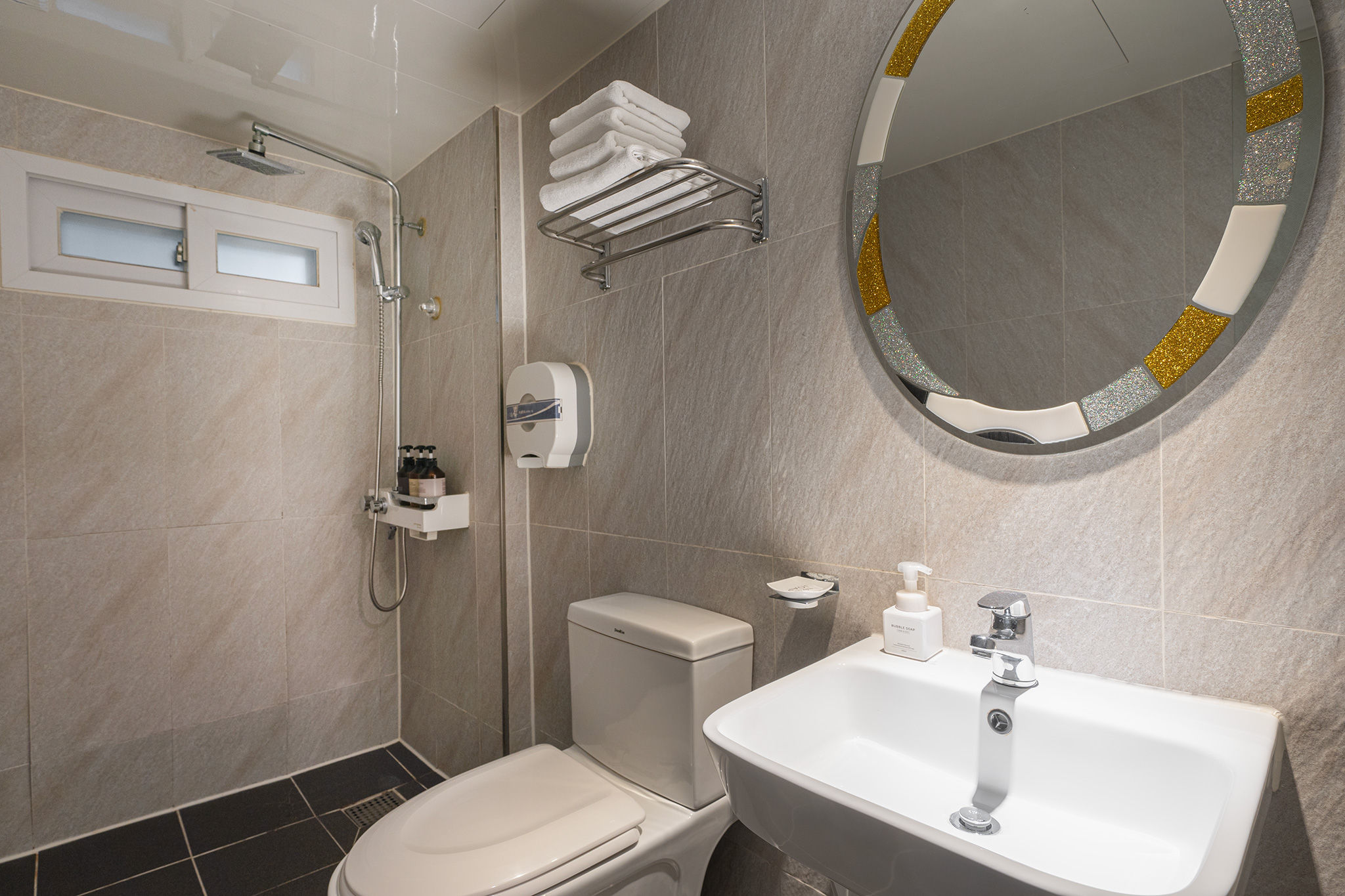 room detail thumbnail 2