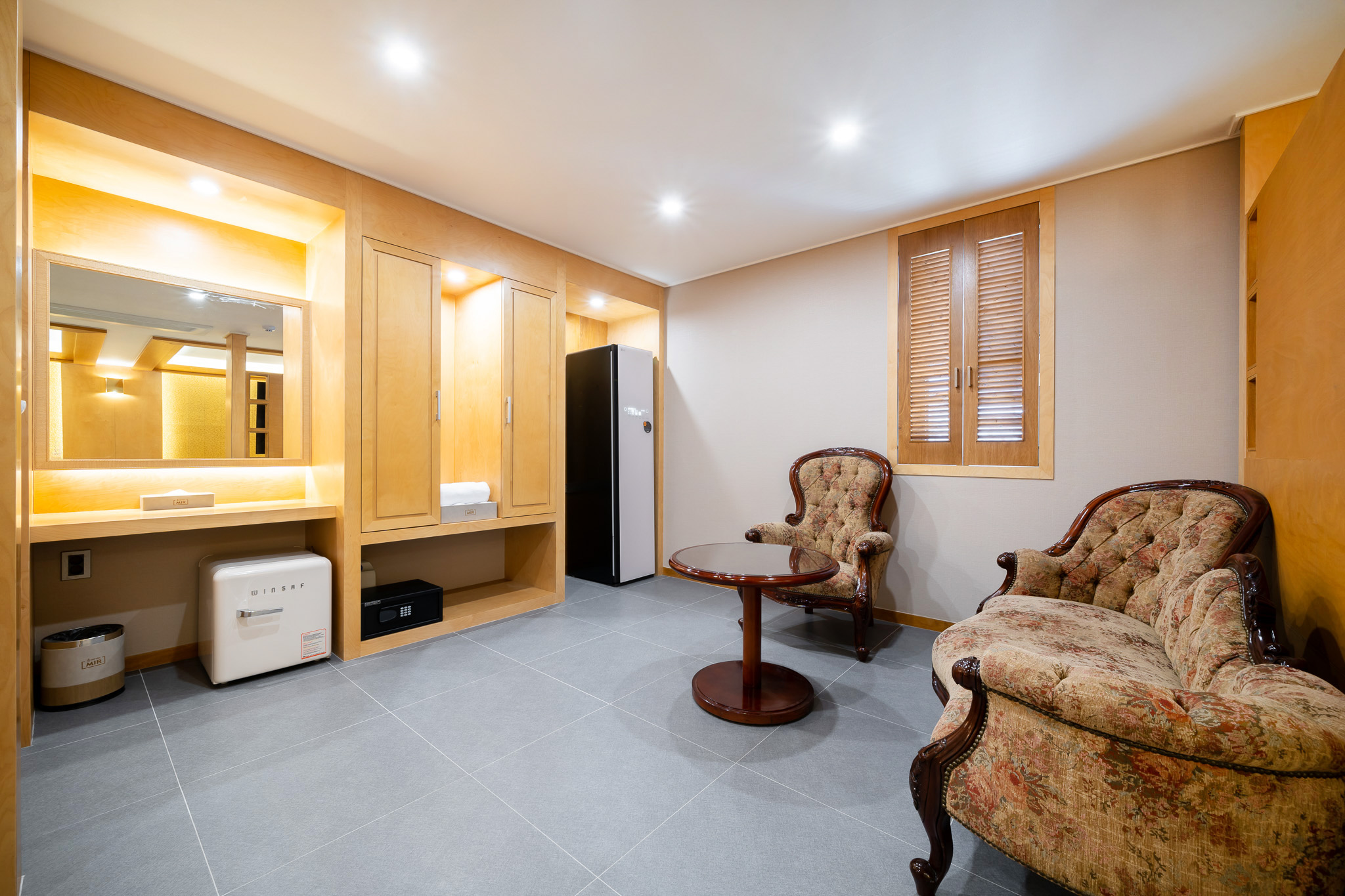 room detail thumbnail 1