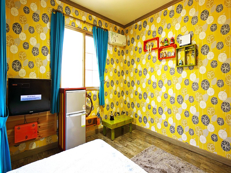room detail thumbnail 1