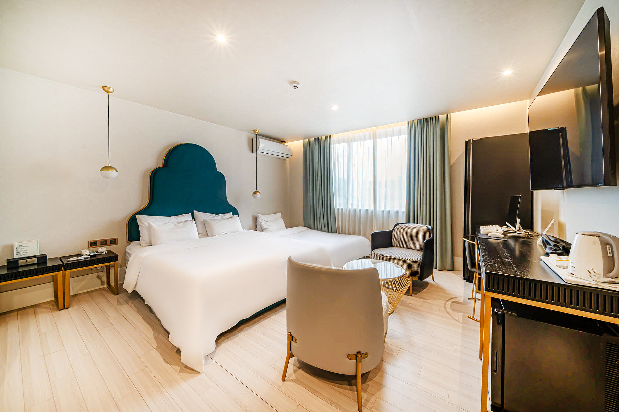 room detail thumbnail 1