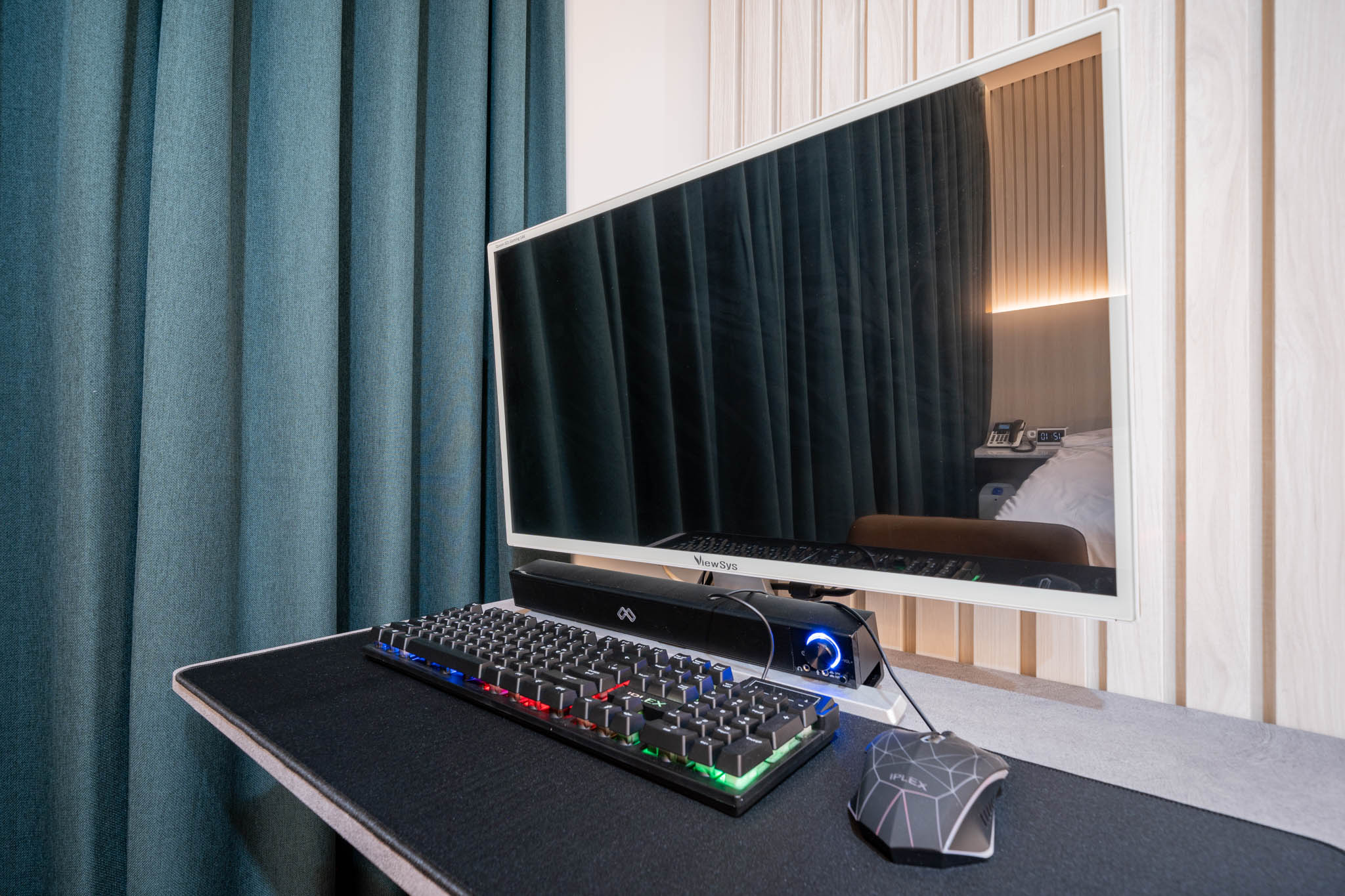 room detail thumbnail 2