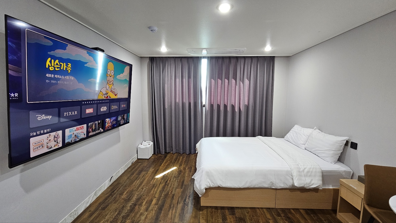 room detail thumbnail 1