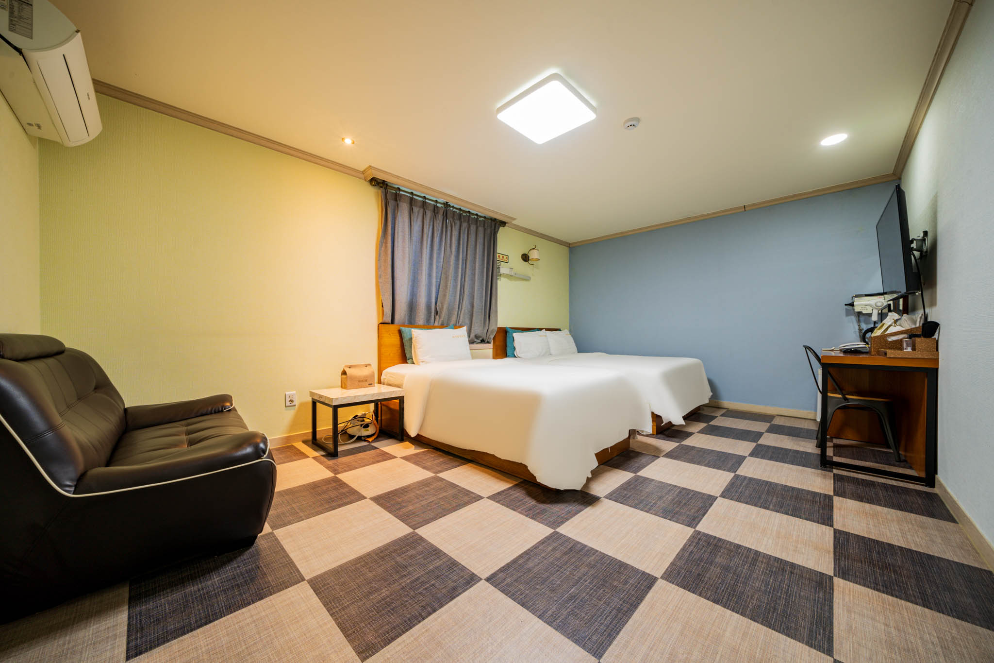 room detail thumbnail 0